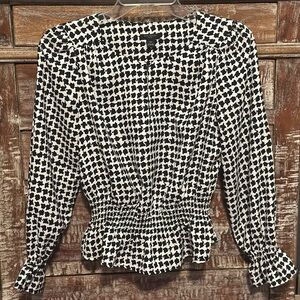 Ann Taylor Black and White long sleeve top. Size petite xsmall.